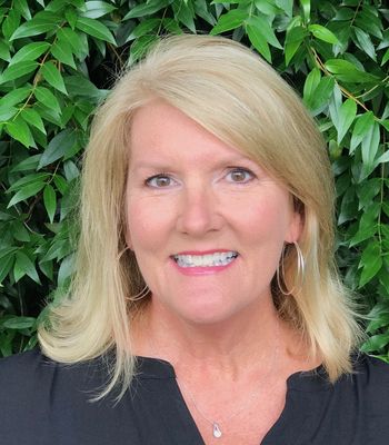 Portrait of Patsy Hollman, REALTOR®.